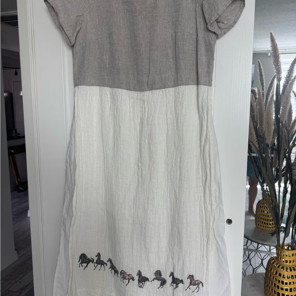 Chic Two-Tone Dress with Horse Motif 100%linen - Picture 1 of 4